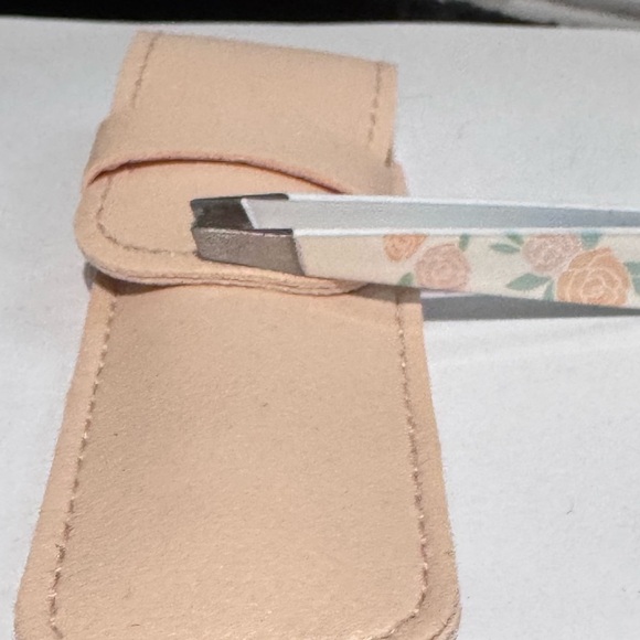 🌸✨ Summer & Rose Tweezer with Carrying Case – Pretty & Precise! ✨🌸 - Picture 4 of 16